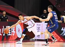  广厦男篮常规赛大胜迈阿密热火，奥斯梅恩砍下13记关键球，全场沸腾